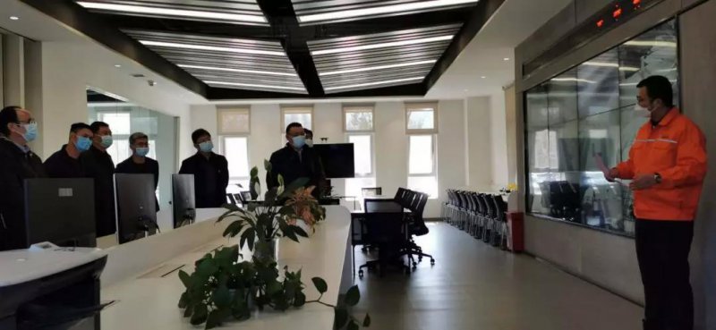 自治區(qū)交通廳黨委書記、廳長曹志斌及中衛(wèi)市相關(guān)領(lǐng)導(dǎo)到我公司調(diào)研